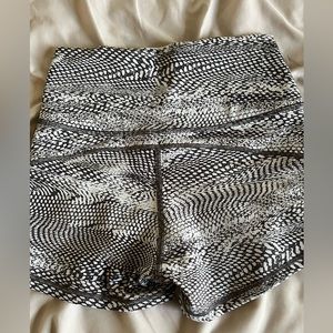 Lululemon woman short